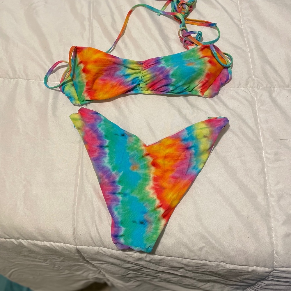 Bikini - image 1